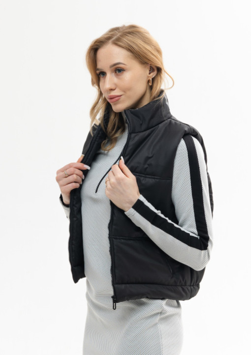 Жилет з утепленням у чорному кольорі - 84.24