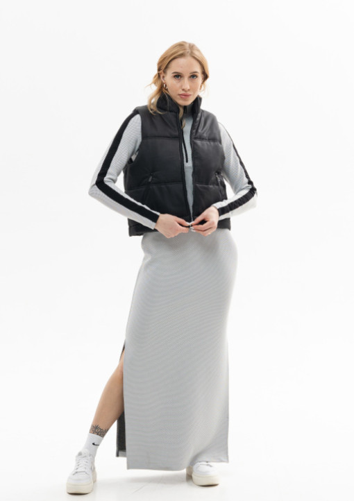 Жилет з утепленням у чорному кольорі - 84.24