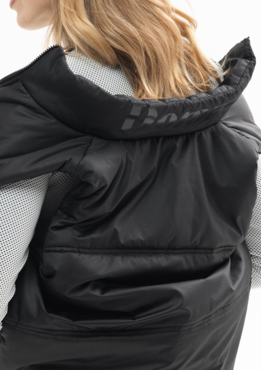 Жилет з утепленням у чорному кольорі - 84.24