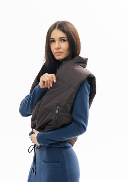 Жилет з утепленням в коричневому кольорі - 84.24